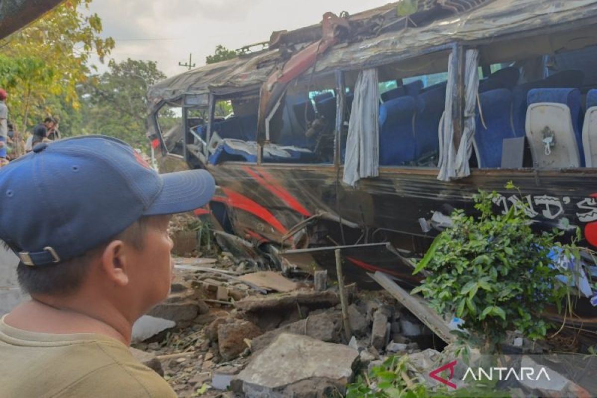 Jenazah dan korban luka kecelakaan maut di Bromo dibawa ke Jember