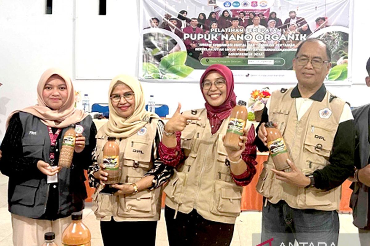 Mahasiswa UNG kenalkan pupuk cair teknologi nano