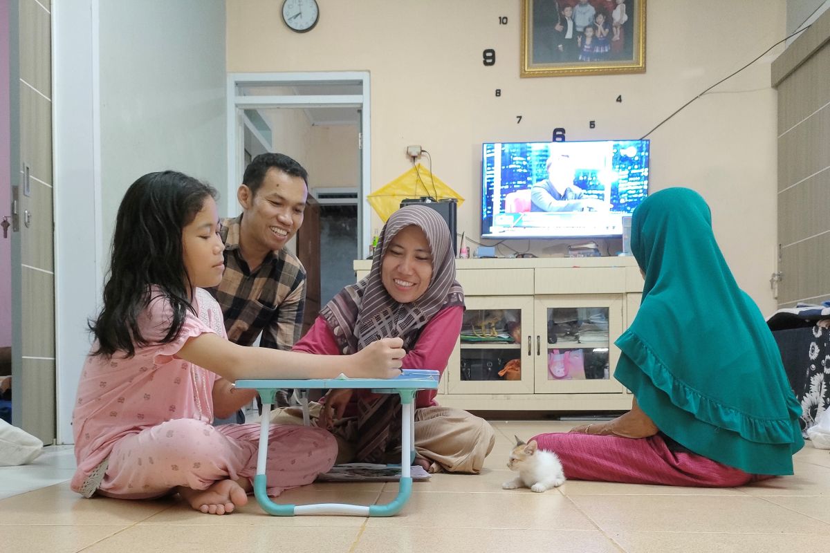 Cara tepat mendampingi remaja menghadapi tren dan popularitas