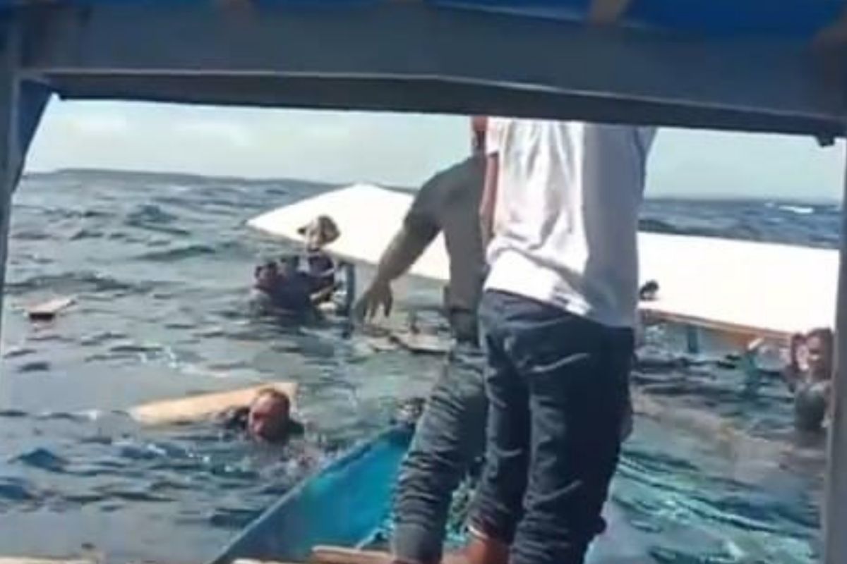 Perahu tenggelam di Halmahera Utara, 15 penumpang selamat