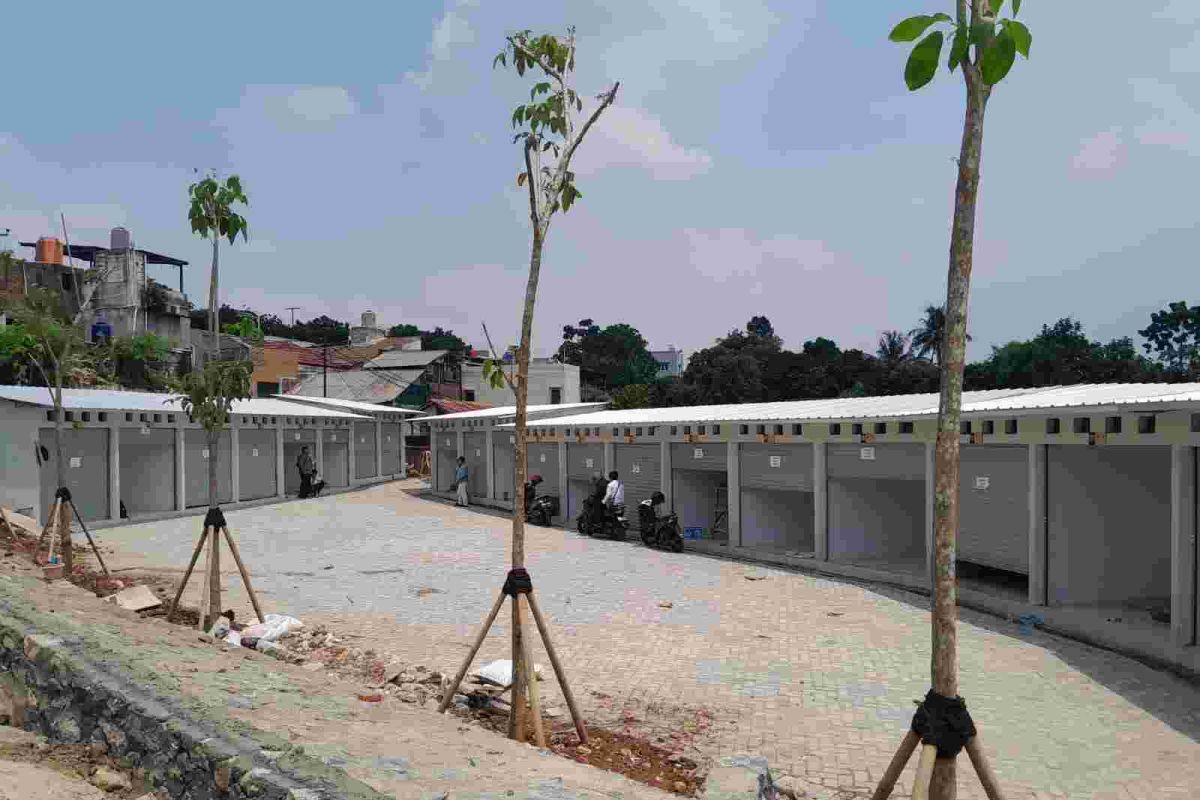 DKI dampingi pedagang Pasar Barito yang masih ragu tempati kios baru