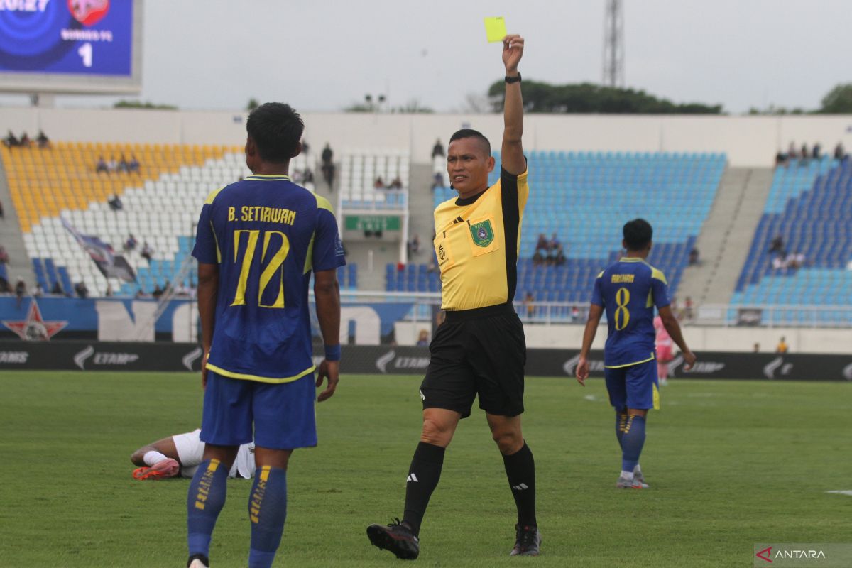 Pelatih Arema sebut  wasit penyebab kekalahan dari Borneo