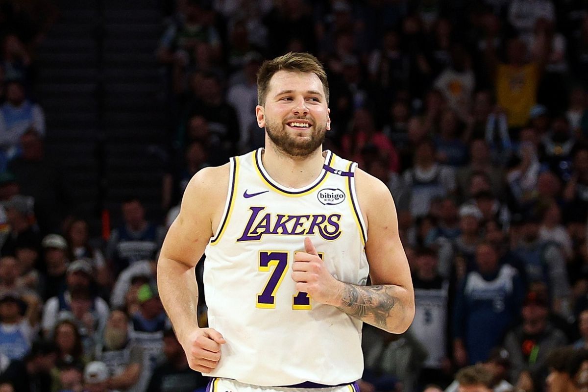 Luka Doncic jalani MRI usai cedera hamstring lawan 76ers