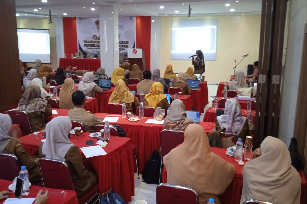 111 SD di Dumai bersiap menerima layar pintar Program Pembelajaran Digital Presiden Prabowo