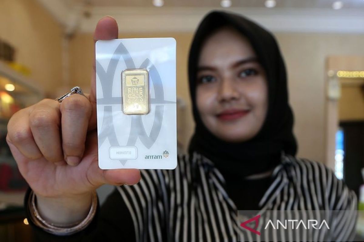 Harga emas Antam Rp2.596.000 per gram, Senin ini