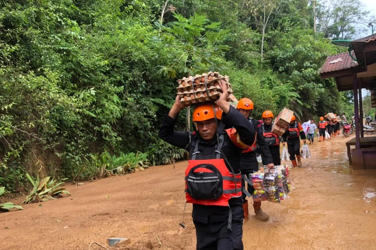 Indonesia Hit by 1,481 Floods in 2025 — These Provinces Suffer the Most || Stay In News