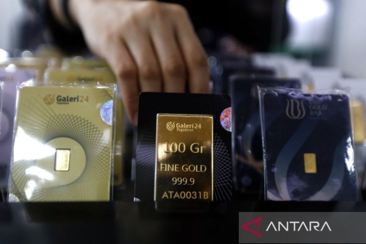 Minggu pagi di Pegadaian emas UBS-Galeri24 stabil, Antam turun tipis