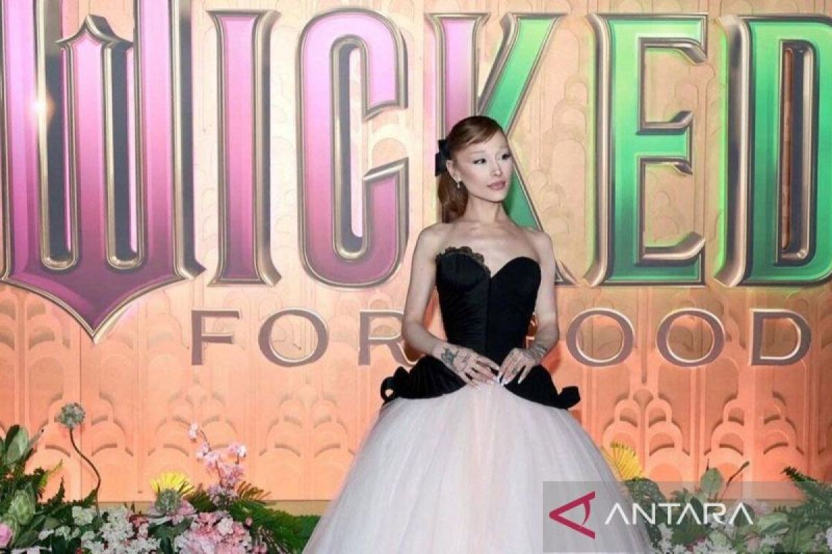 Ariana Grande mundur dari pementasan teater di London