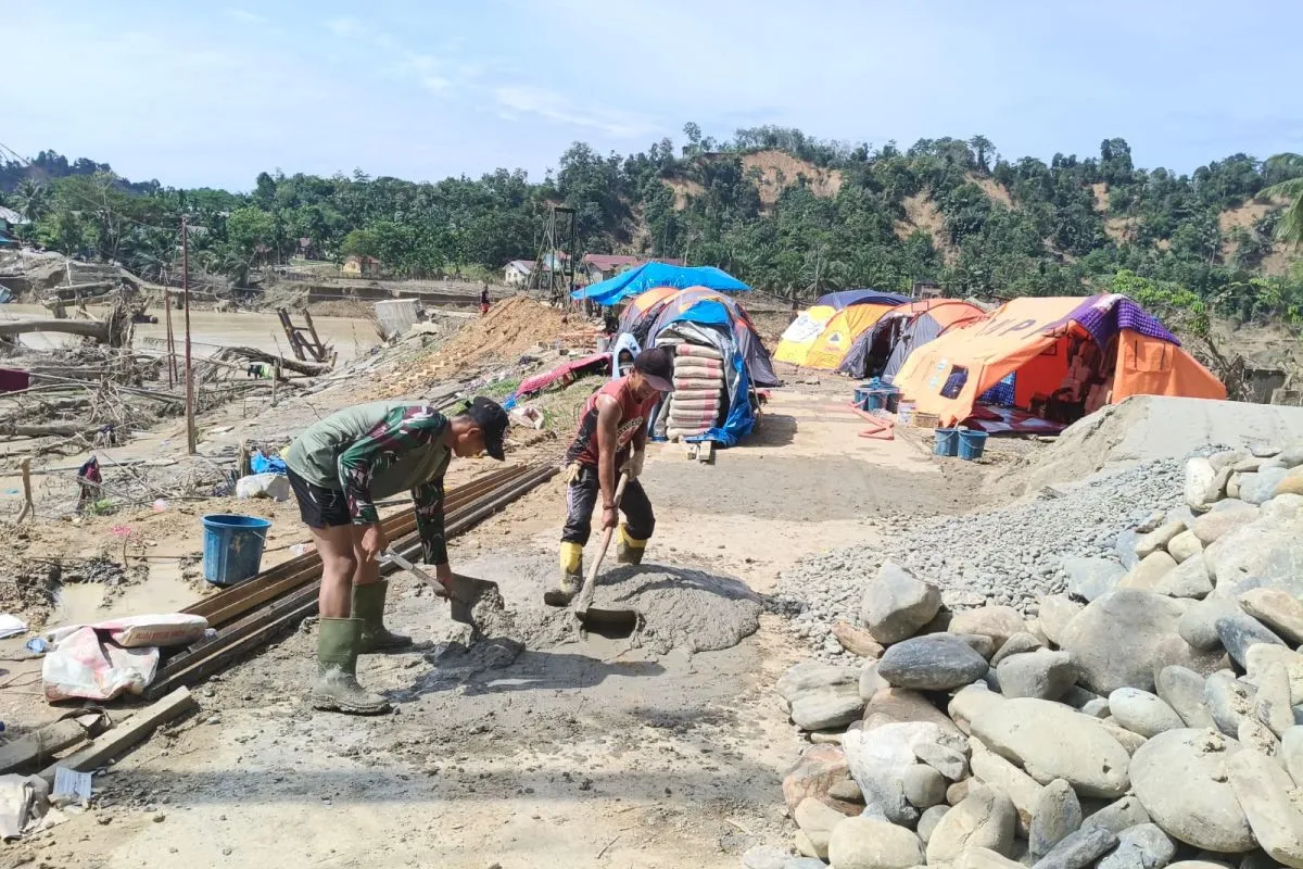 Pulihkan Akses Warga, TNI Bangun Jembatan Gantung 120 Meter di Aceh Tamiang