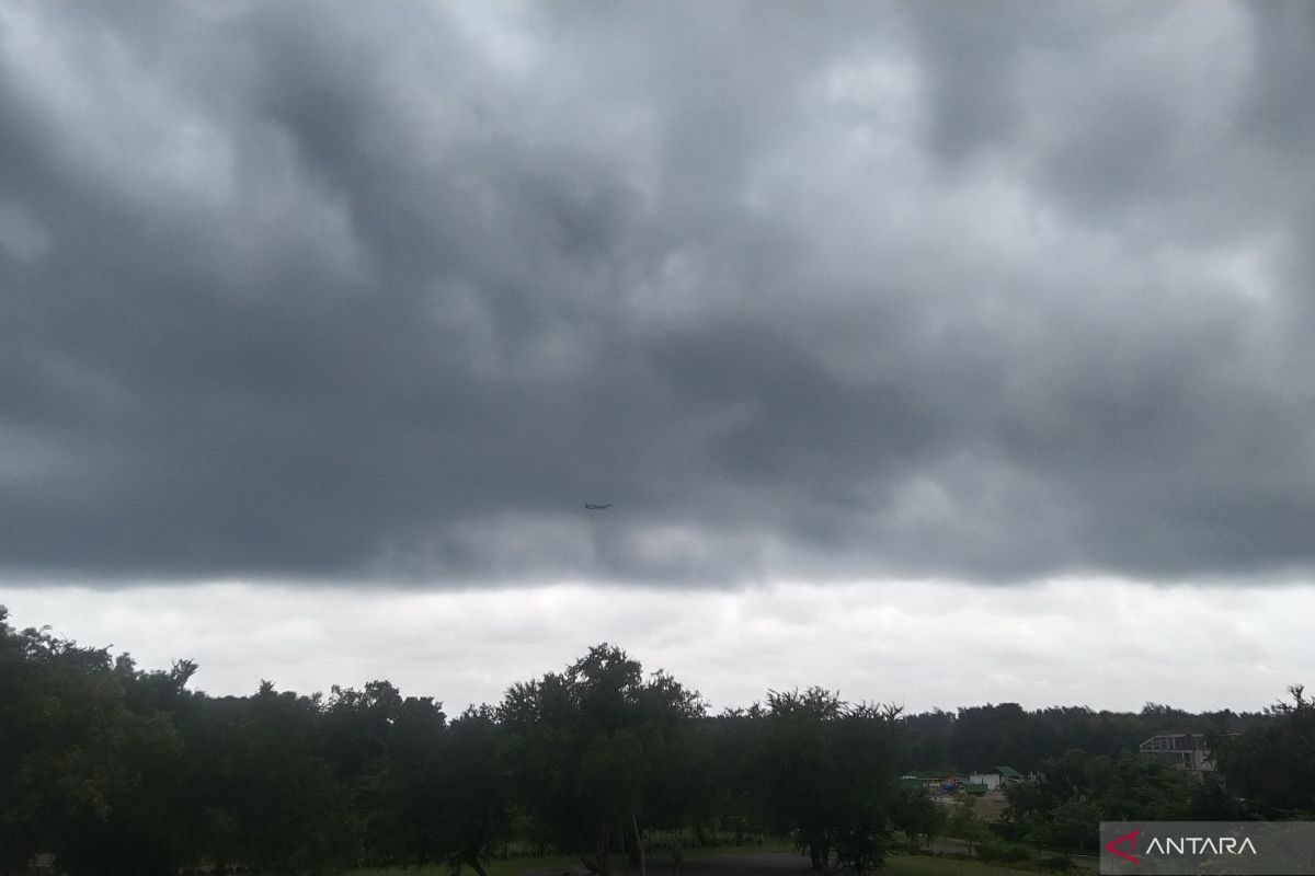 Awan hujan berpotensi selimuti NTB imbas tekanan rendah di Australia