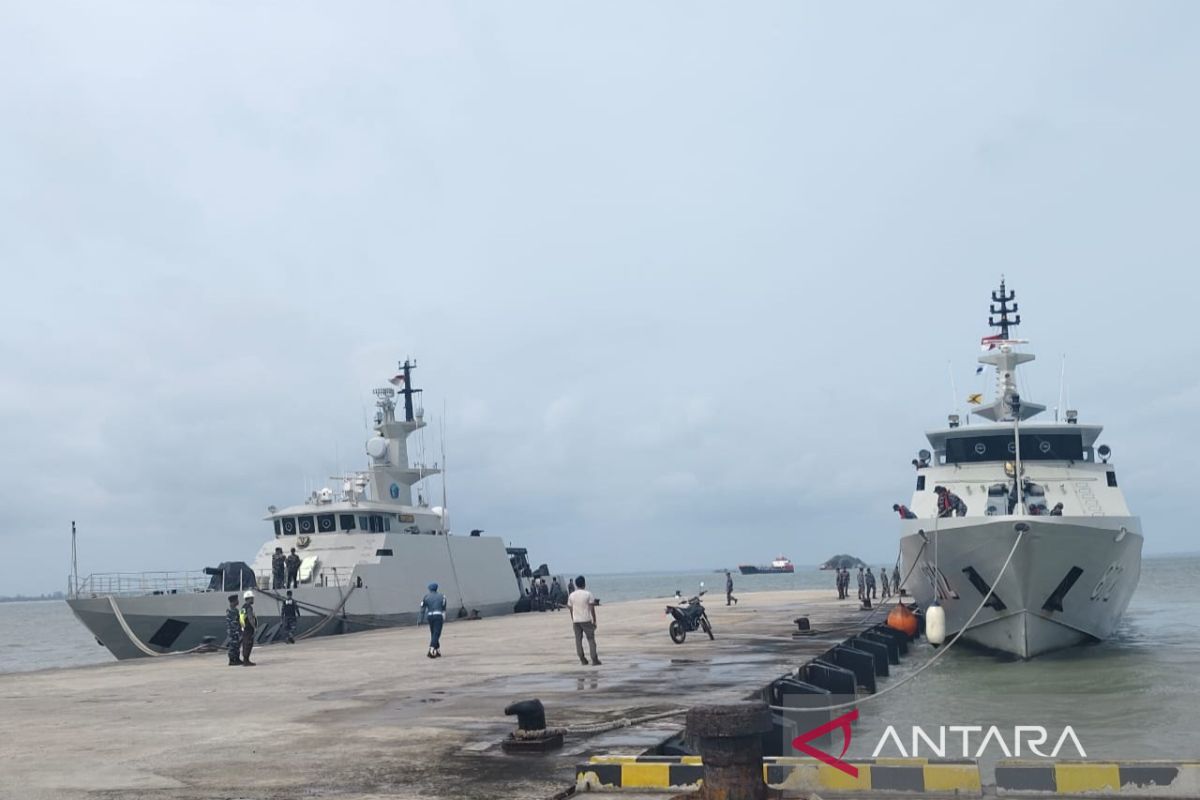 Dua KRI tiba di Pelabuhan Tanjung Gudang untuk cegah peredaran timah ilegal