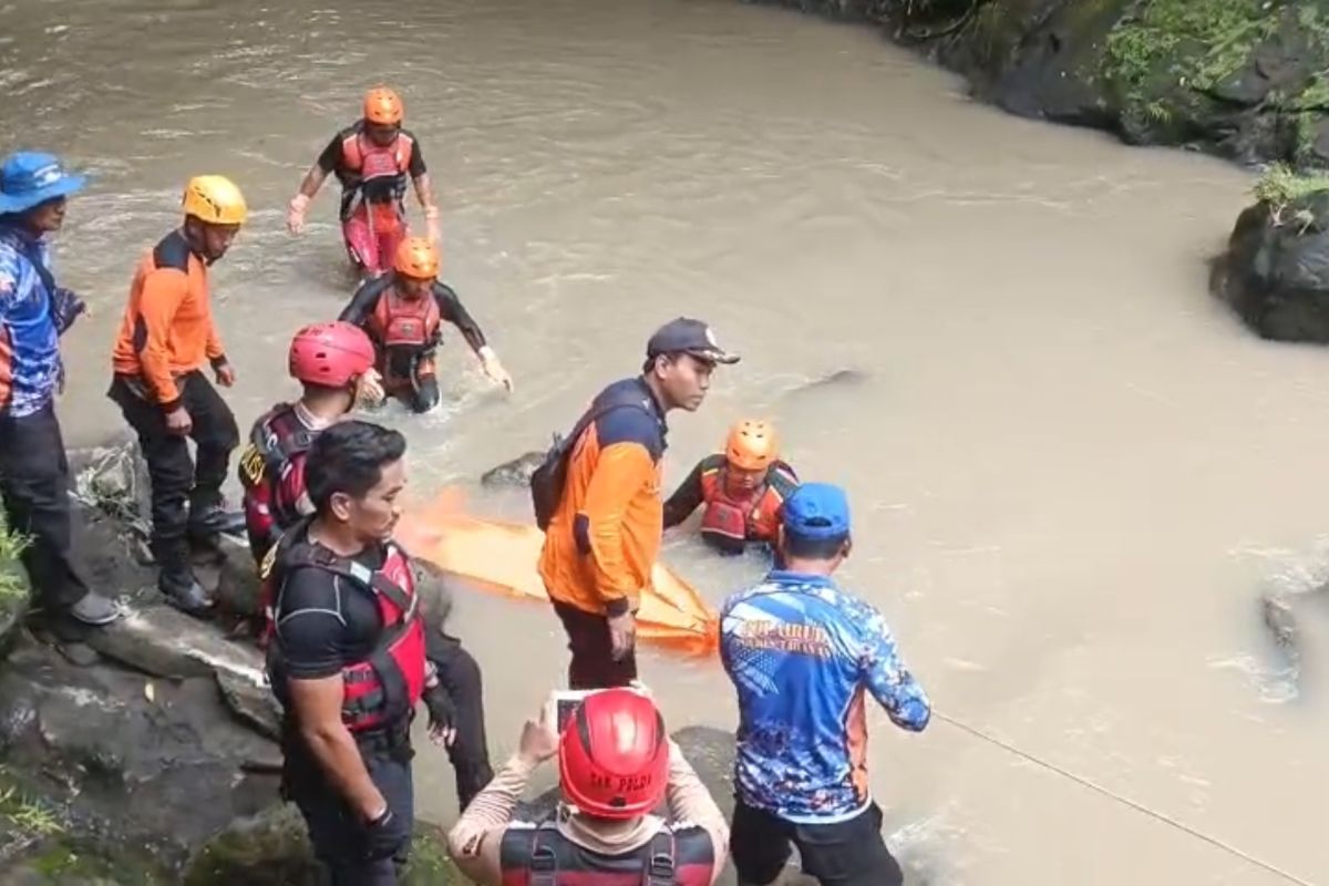 Tim SAR temukan jasad ibu dan balita korban rumah ambruk di Tabanan