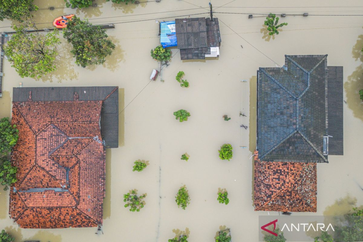 Populer, penyelesaian banjir Jawa dan pengemudi meninggal saat macet