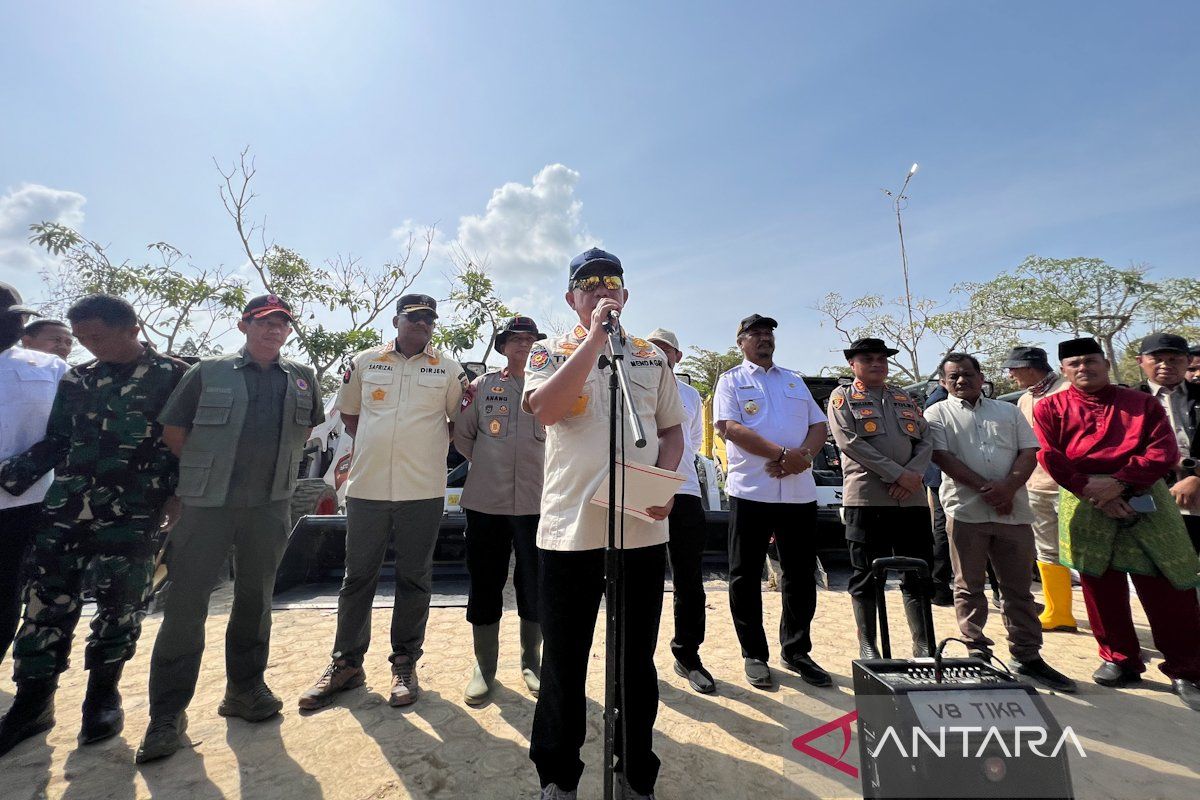 Mendagri salurkan alat pembersih lumpur dari Presiden di Aceh Taming