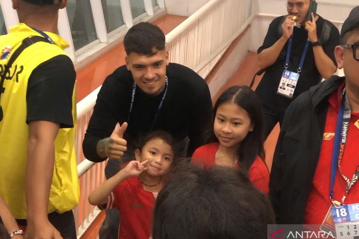 Persija rekrut Shayne Pattynama karena bisa main di berbagai posisi 