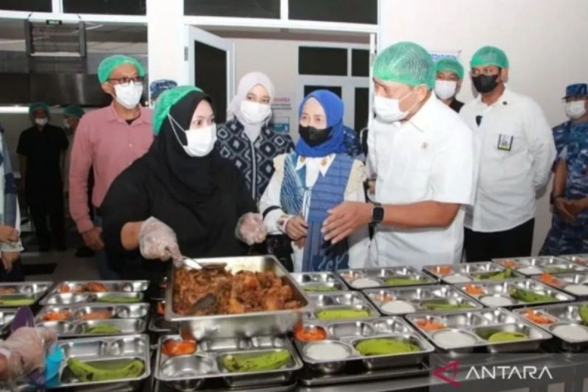 Siswa diare massal usai santap MBG di Kandis, DPRD Siak desak tutup SPPGnya