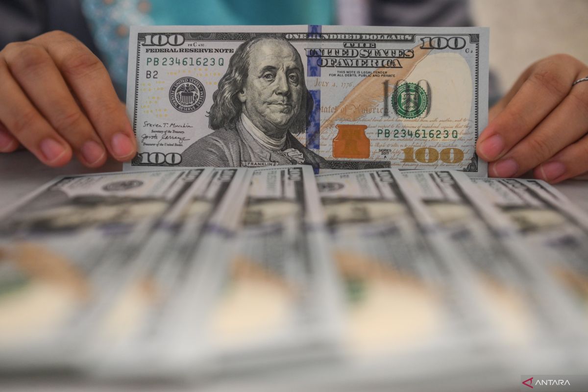 Rupiah berpotensi melemah seiring Trump dukung Warsh jadi Ketua Fed