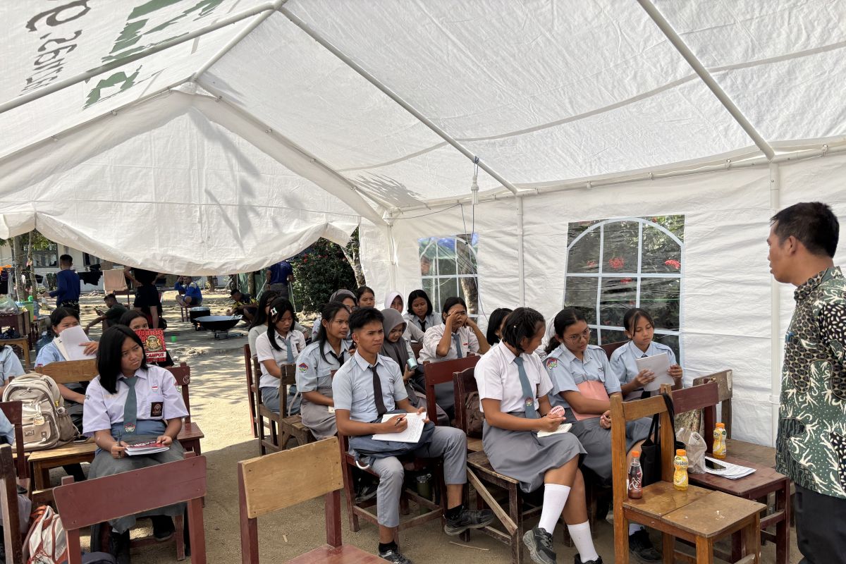 Ratusan penyintas bencana masih menetap di SMAN 1 Tukka