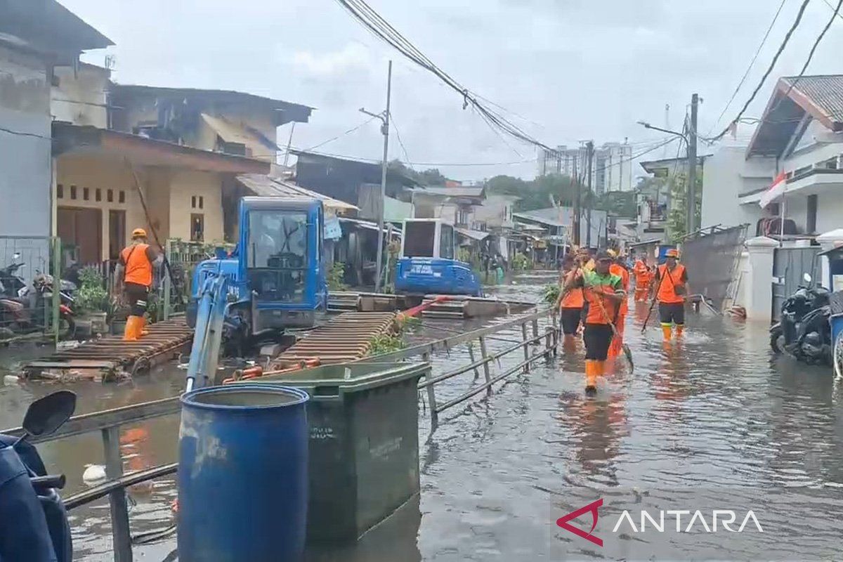 Banjir masih genangi lima RT di Jakarta Utara pada Sabtu siang