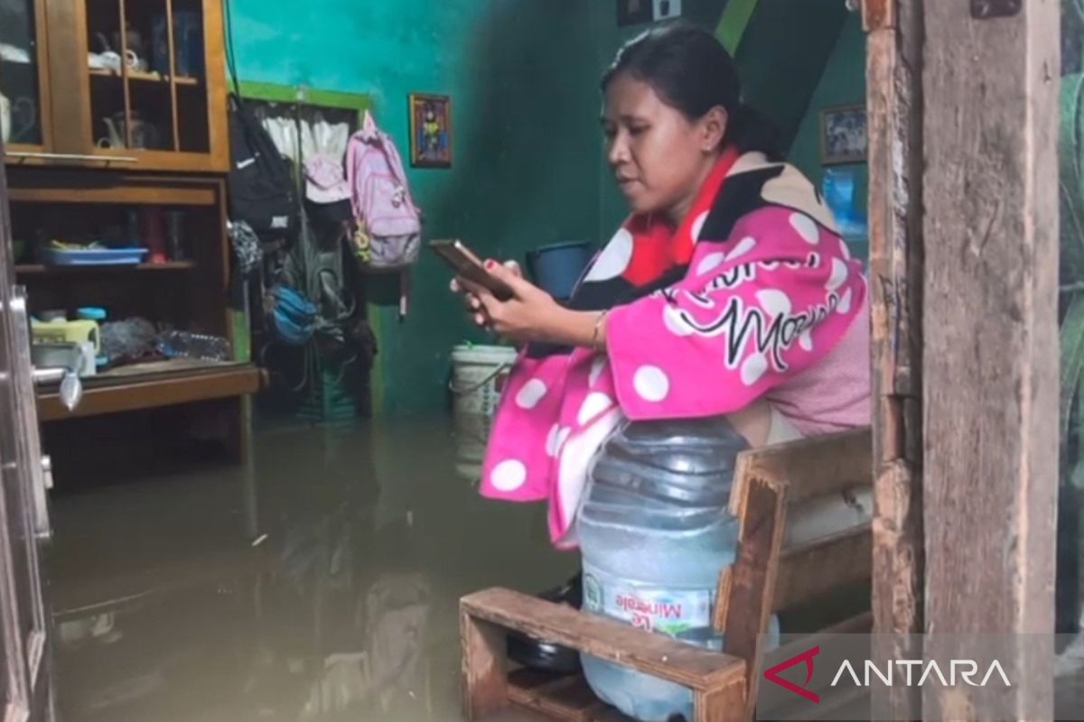 Ratusan rumah terendam banjir setinggi satu meter di Rawa Buaya Jakbar