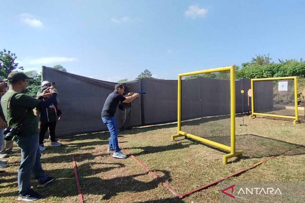 PWI Kudus peringati Hari Pers dengan lomba menembak antar wartawan