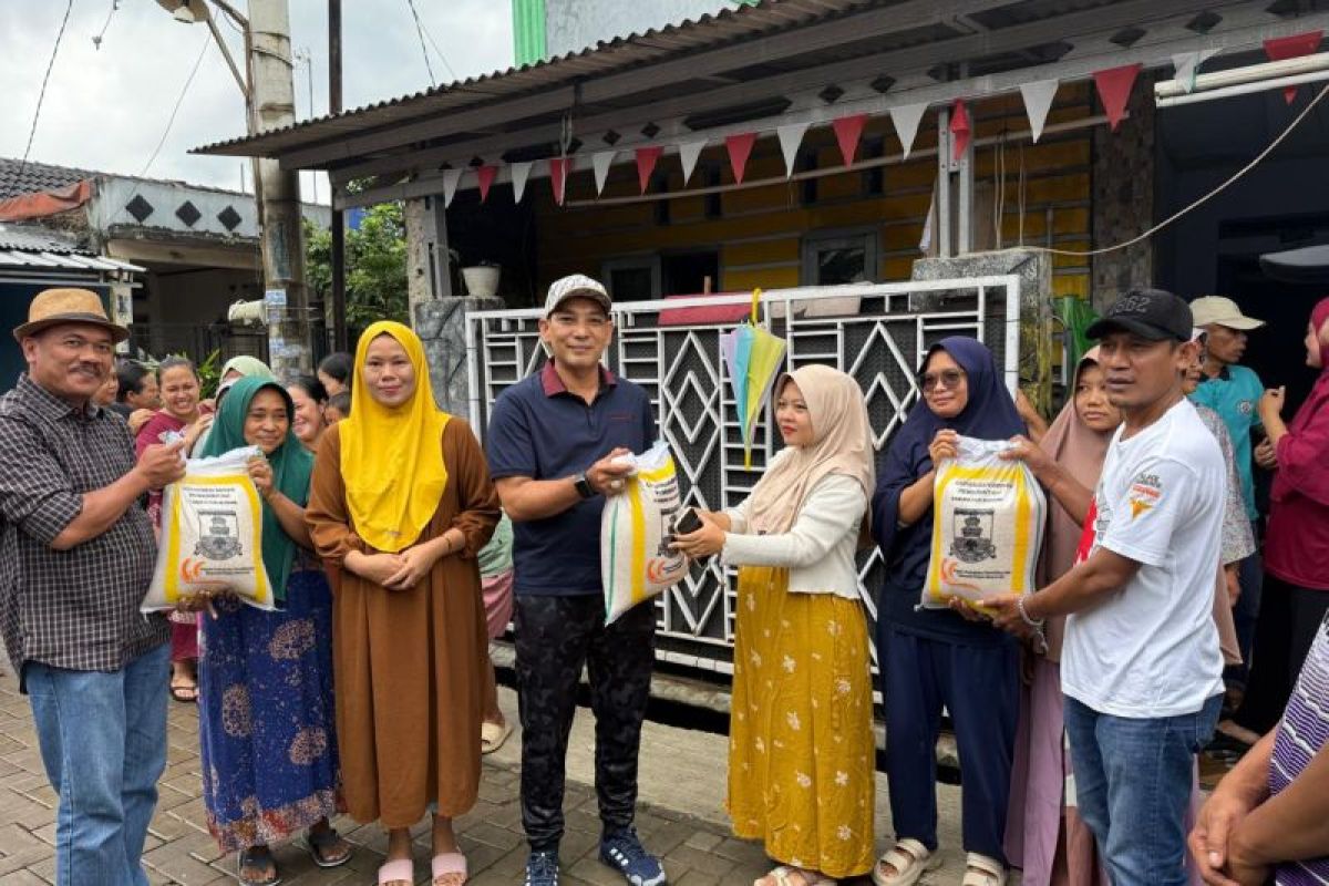 Pemkab-DPRD Serang salurkan 14 ton beras untuk korban banjir