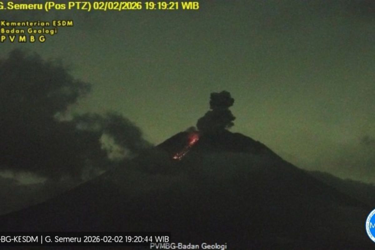 Gunung Semeru kembali erupsi dengan tinggi letusan 1.000 meter