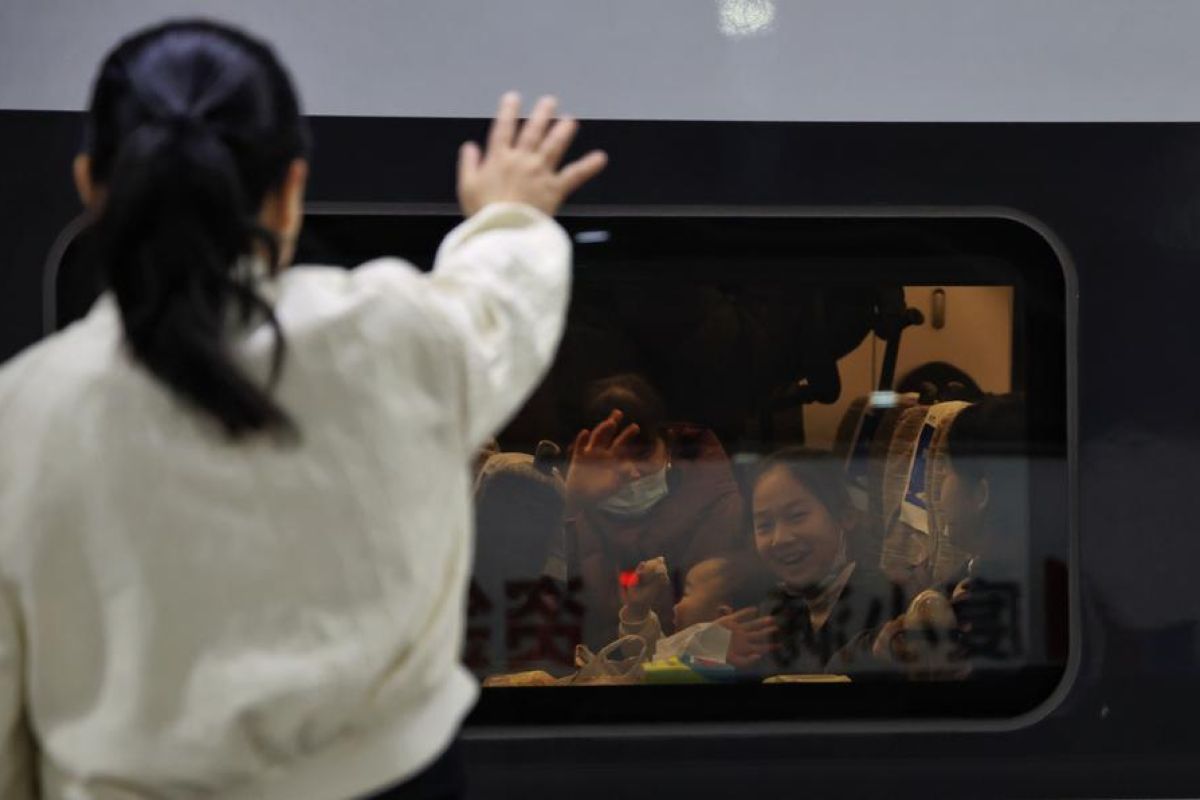 Lonjakan arus mudik Imlek di China diprediksi catat rekor baru