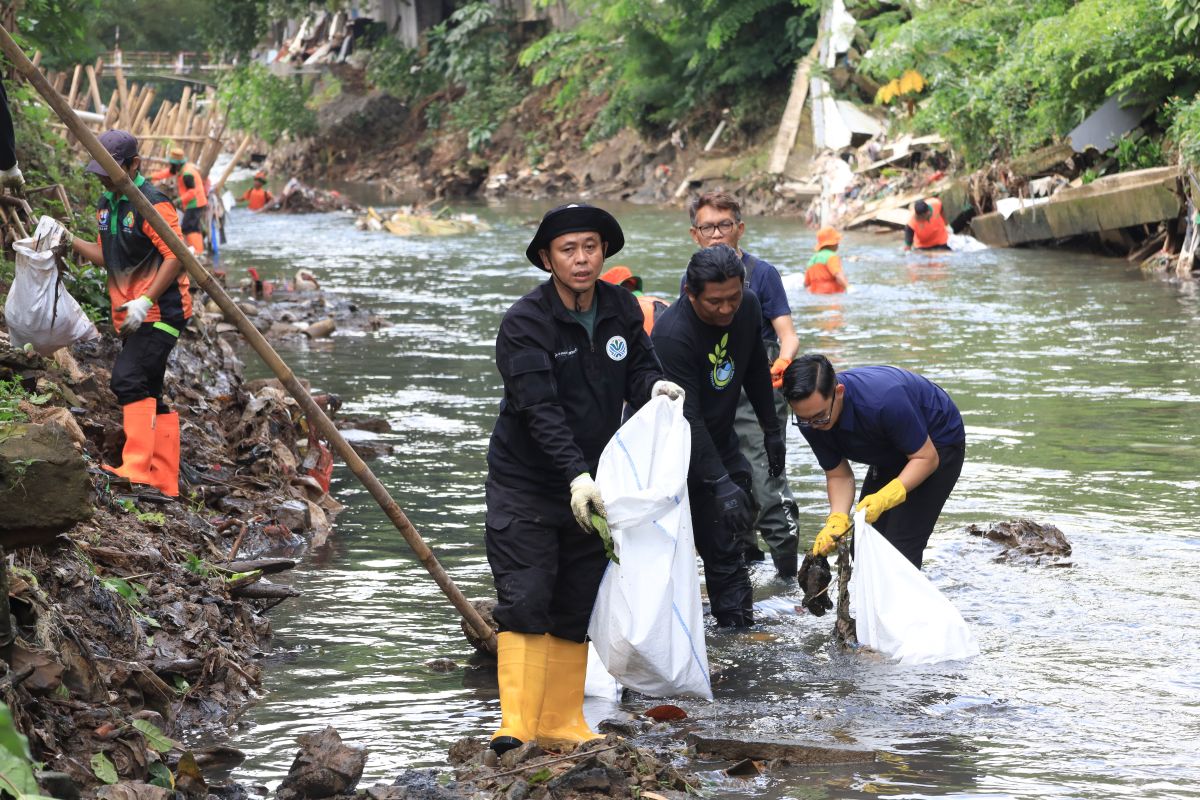 KLH luncurkan Gerakan Bersih Sampah di Lingkungan Sekitar dan Kantor