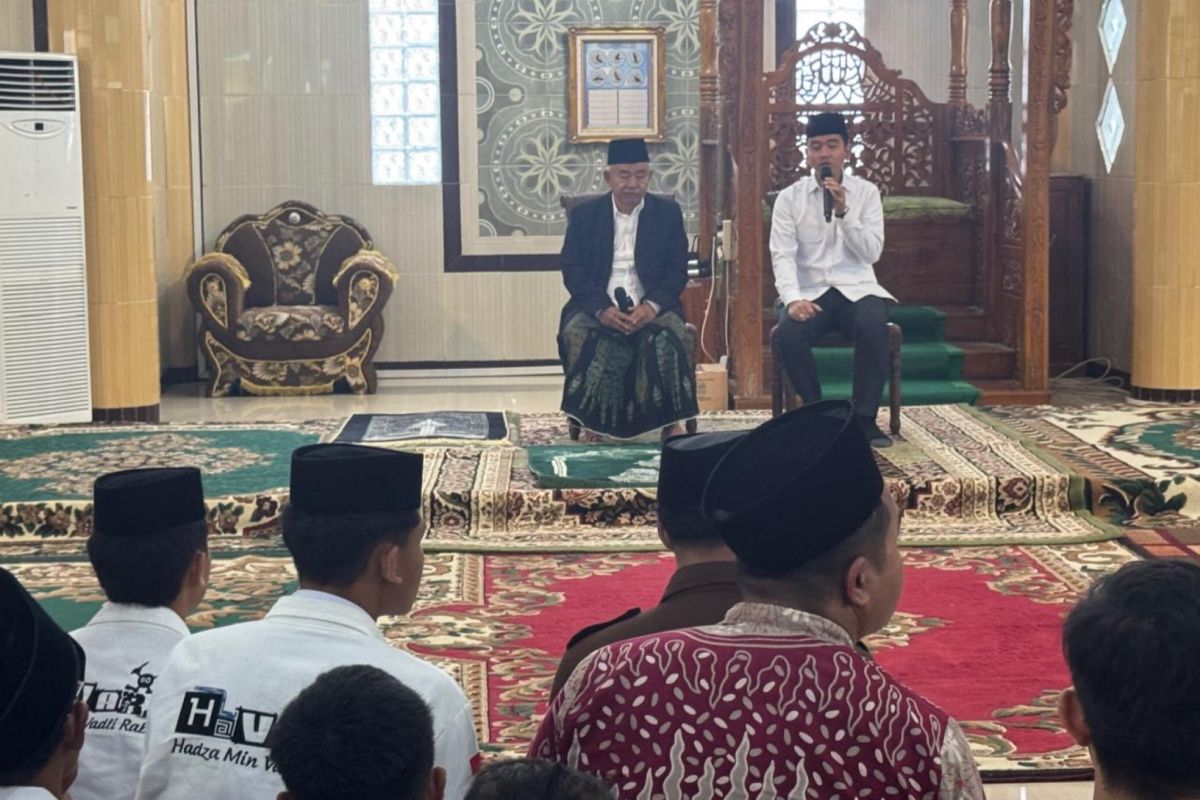 Wapres ajak santri di Mojokerto perkuat akhlak dan literasi teknologi