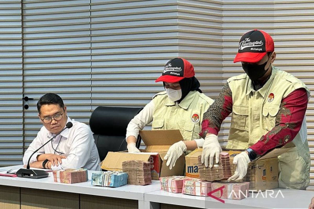 KPK tetapkan Kepala KPP Madya Banjarmasin dan dua orang jadi tersangka