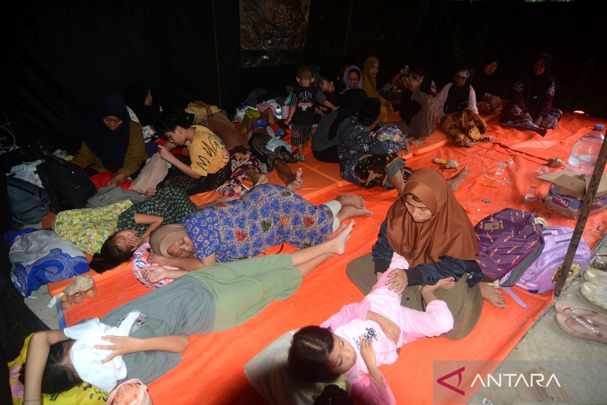 Ratusan warga mengungsi akibat tanah bergerak di Tegal, BPBD ungkap kondisi terkini di lokasi