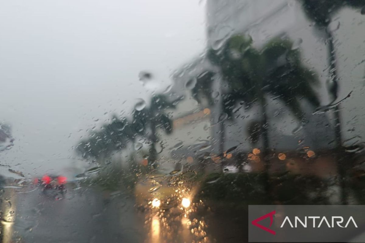 BMKG: Waspada hujan lebat disertai angin di Sulut hingga 15 Februari 