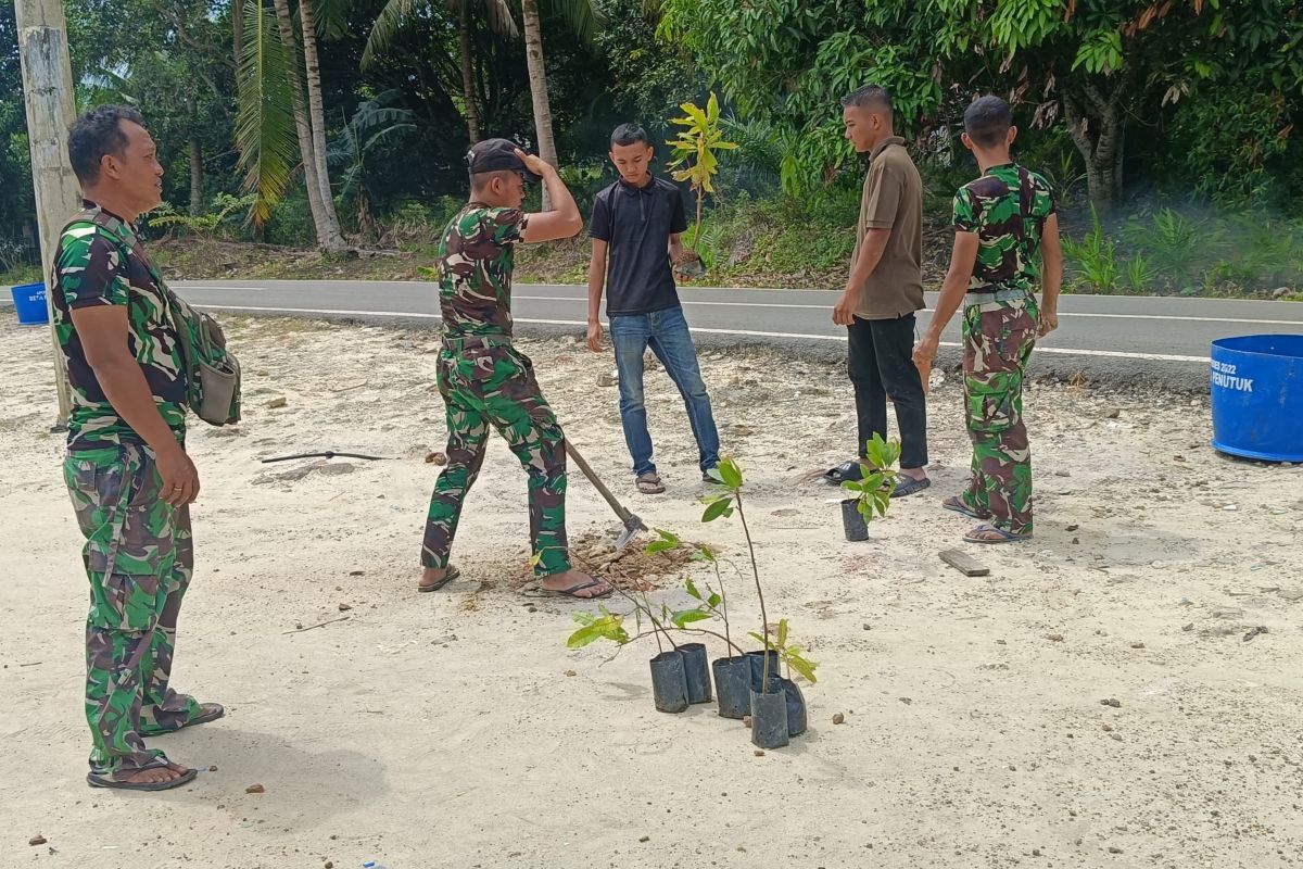 Satgas TMMD Bangka Selatan tanam pohon untuk kelestarian lingkungan