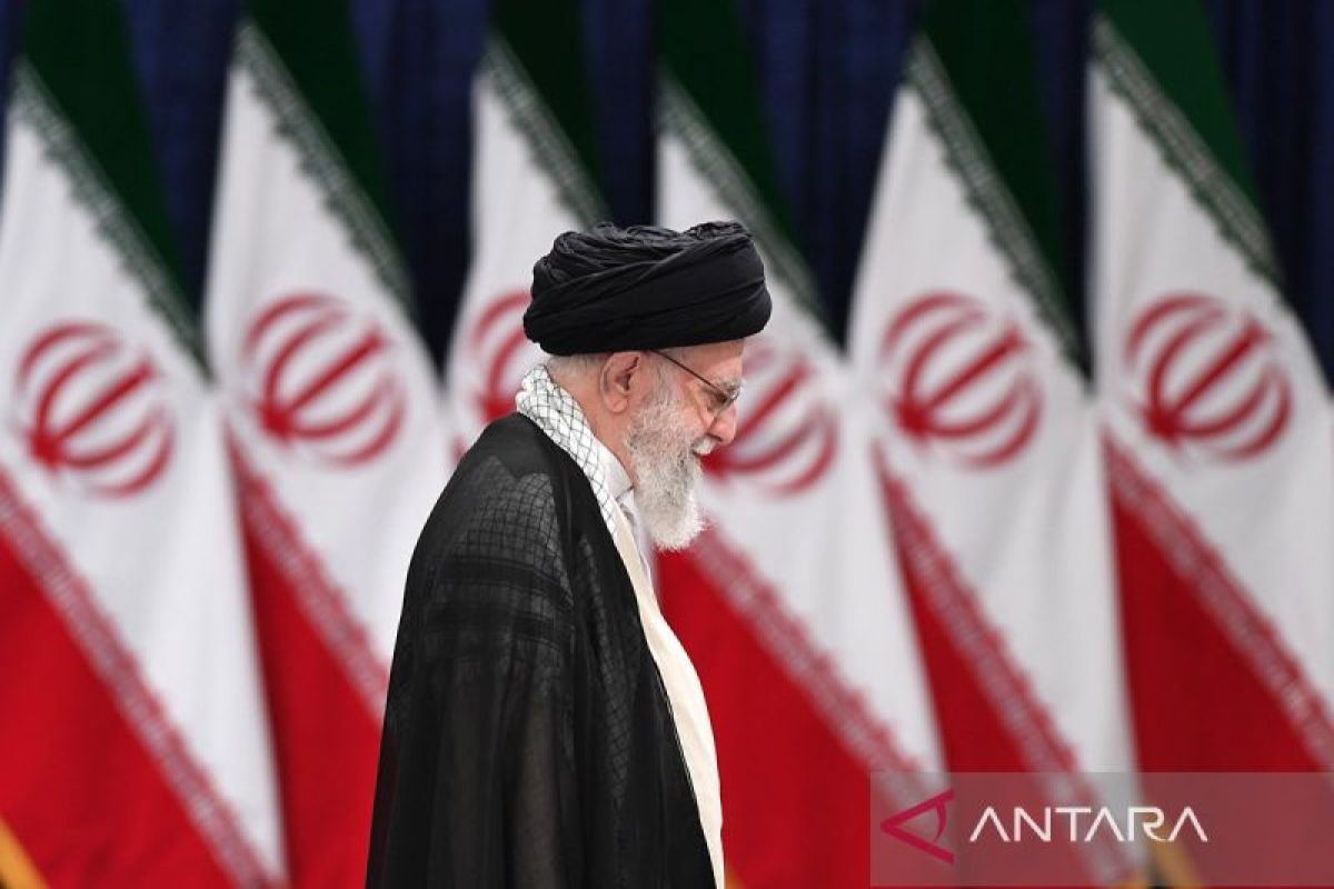 Tapak tilas Ali Khamenei, pengawal Revolusi Iran selama 3 dasawarsa