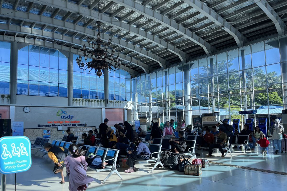 Aktivitas pemudik di Pelabuhan Bakauheni mulai meningkat pada H-7