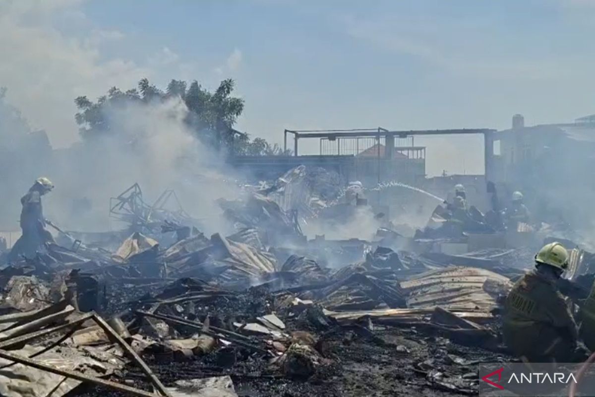 Total bangunan terbakar sebanyak 19 unit di Tegal Alur Jakarta Barat