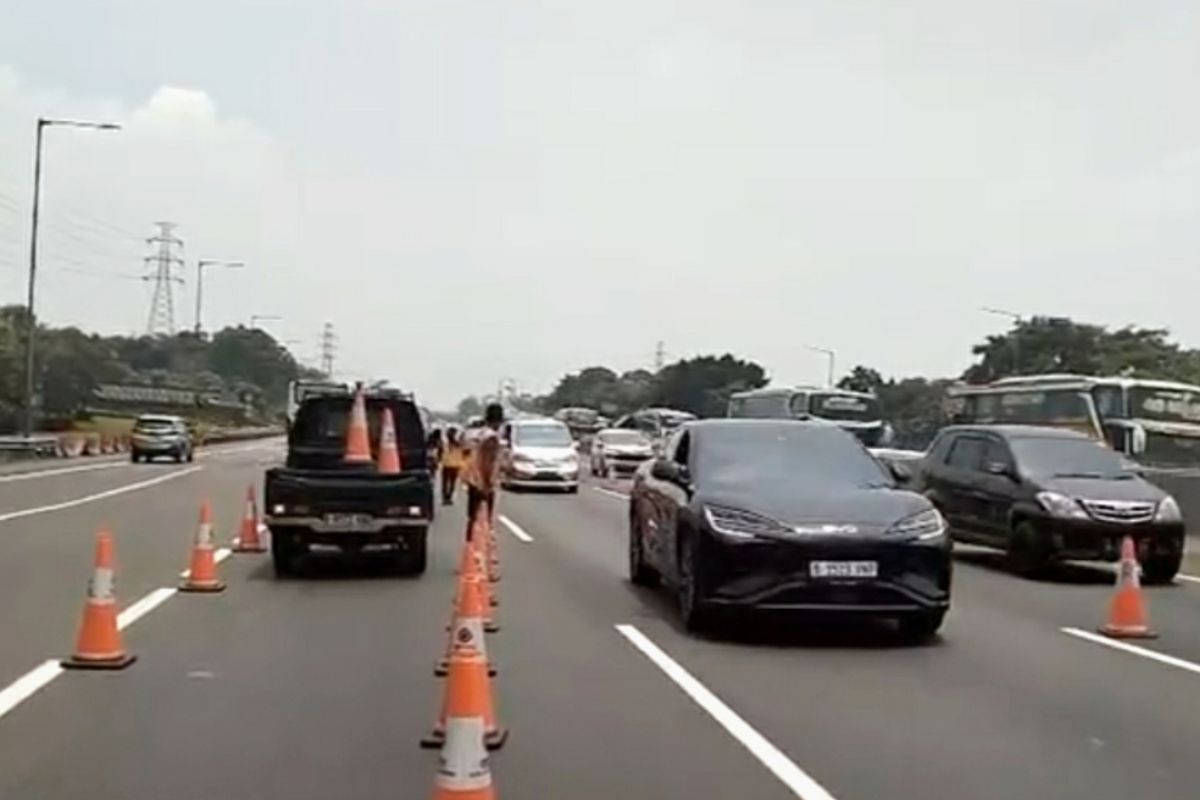 Arus mudik makin padat, Jasamarga tambah jalur contraflow di Tol Japek
