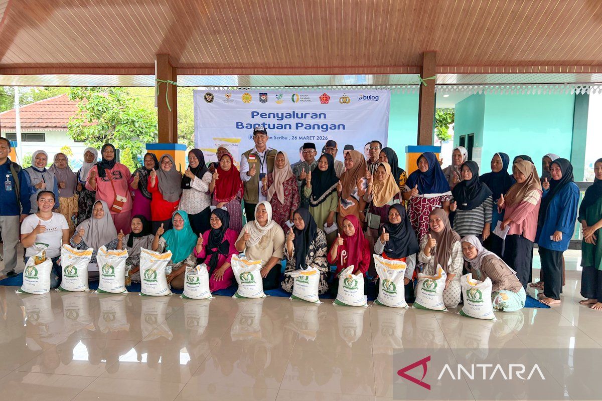 Dirut Bulog salurkan langsung bantuan pangan di Kepulauan Seribu