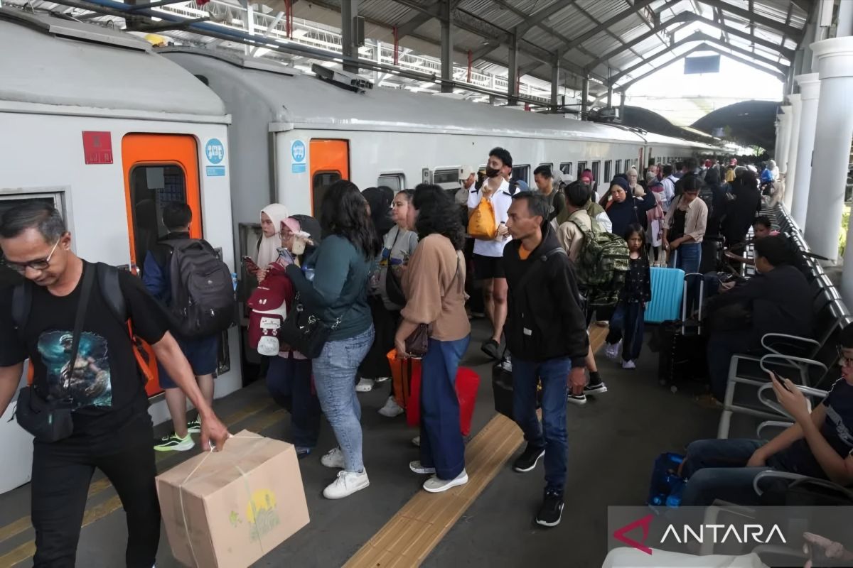 KAI Daop 8 catat mobilitas warga tinggi menjelang akhir libur Lebaran