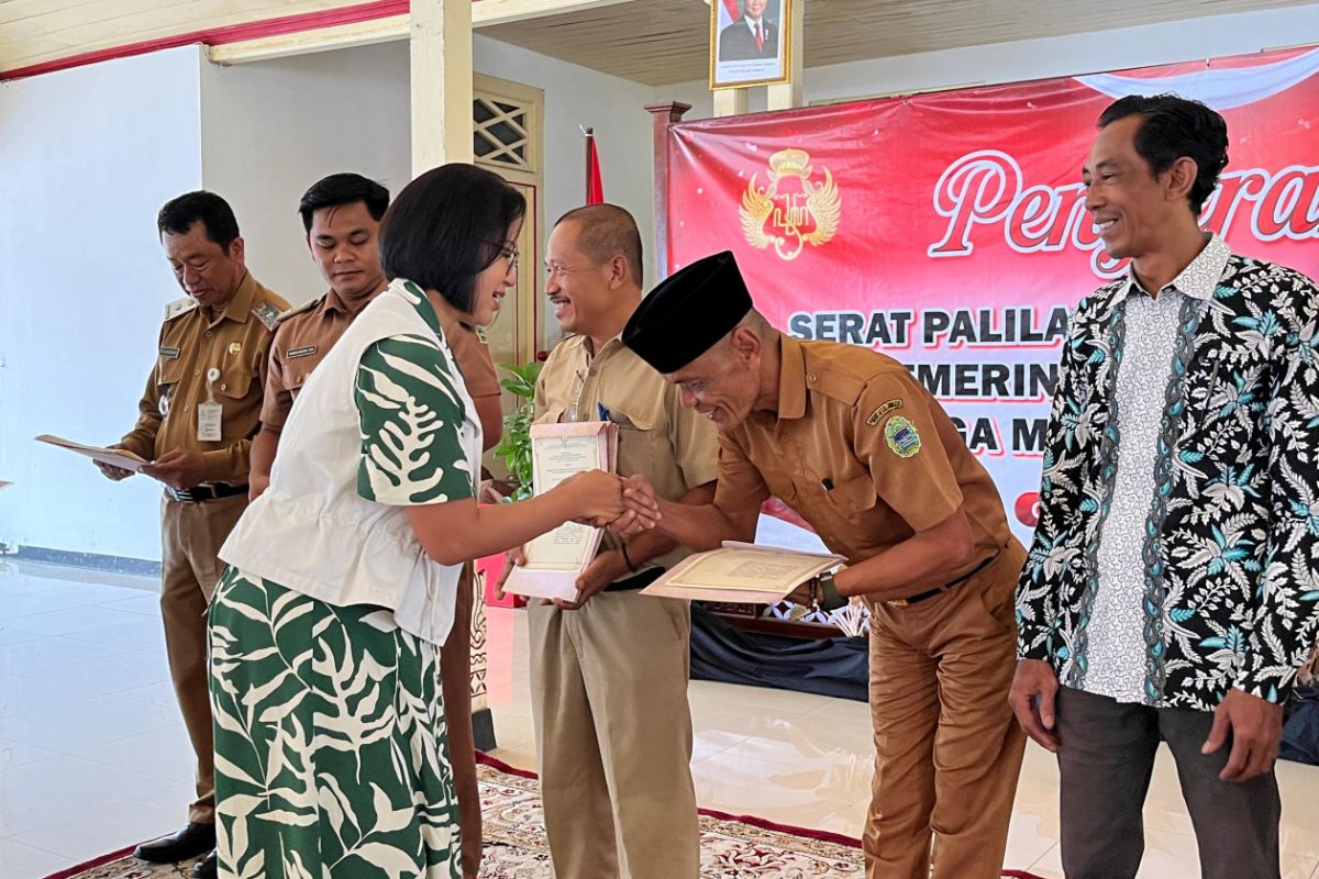 Keraton Yogyakarta serahkan surat kekancingan Tanah Sultan di Gunungkidul