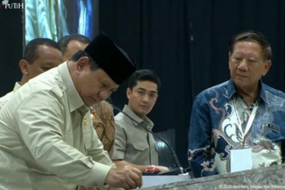 Prabowo resmikan pabrik perakitan kendaraan komersial listrik di Magelang