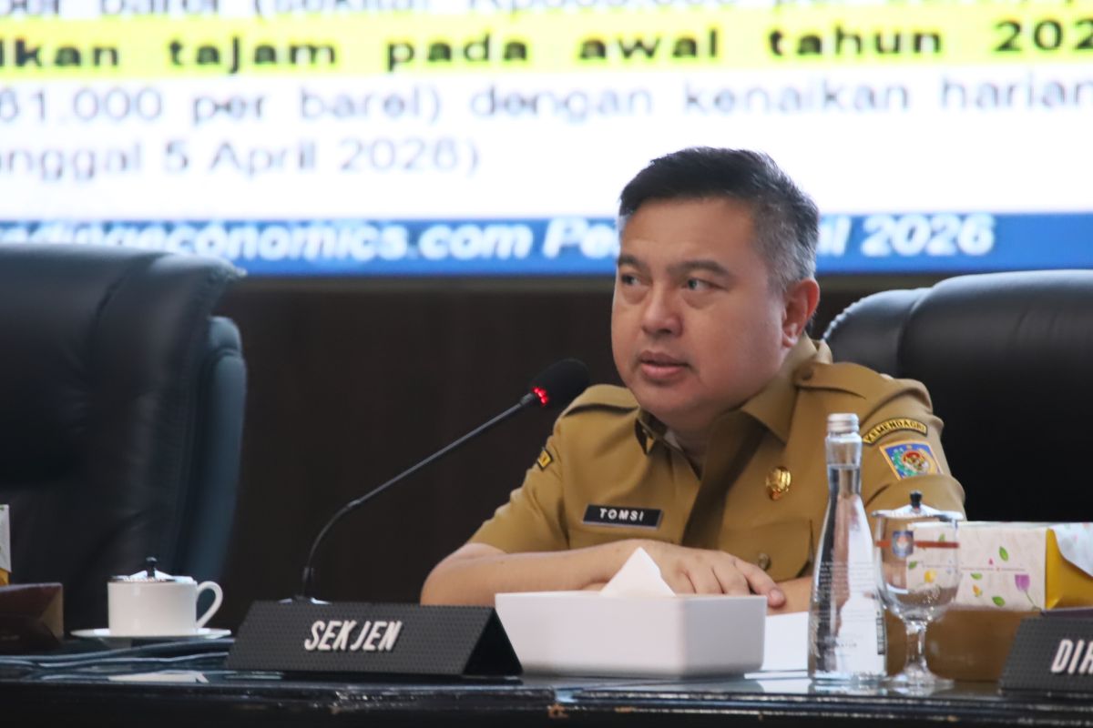 Sekjen Kemendagri minta pemda kendalikan harga komoditas 