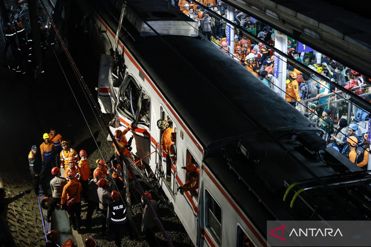 KNKT kerahkan tim investigasi, kumpulkan fakta kecelakaan KA di Bekasi