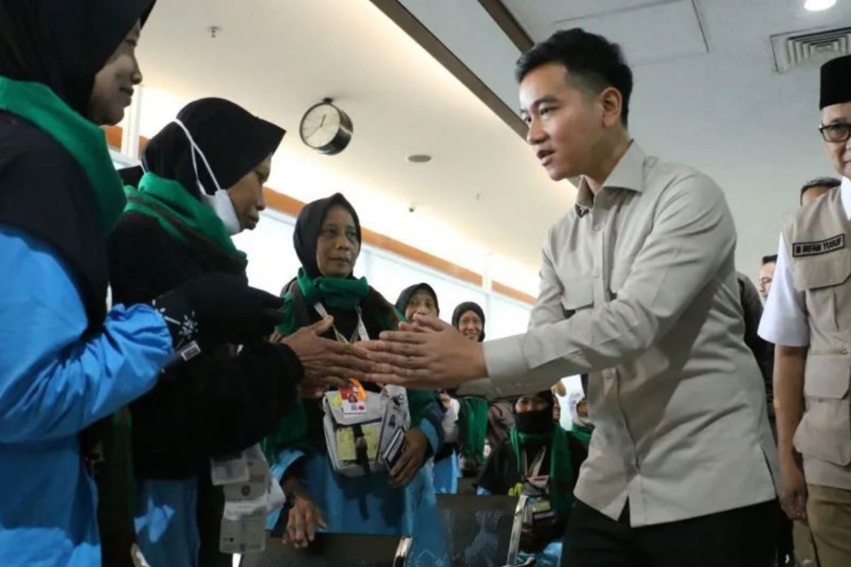 Kunjungi Bandara Juanda, Wapres pastikan keberangkatan jamaah lancar