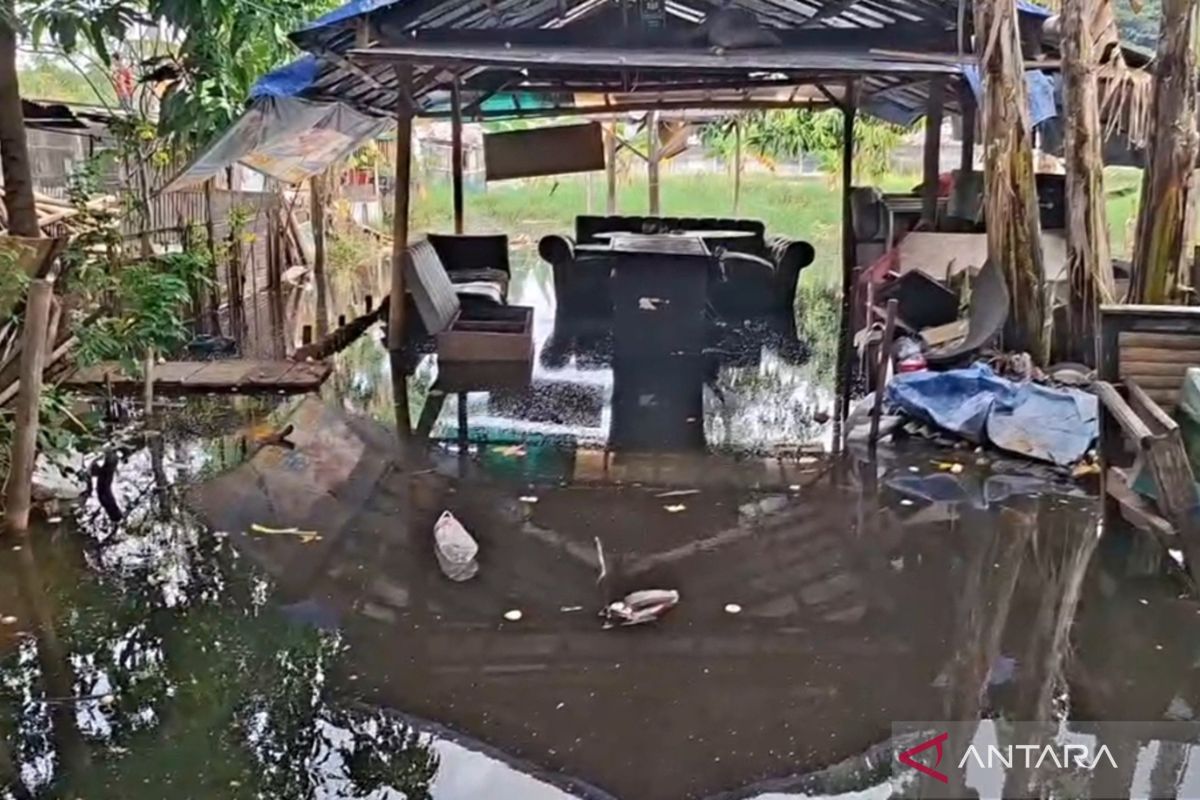 Warga keluhkan banjir imbas pembangunan pintu air di Cengkareng Jakbar