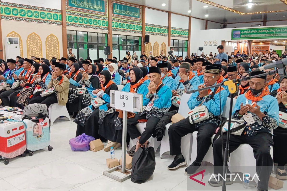 Embarkasi Banjarmasin berangkatkan JCH Kloter 08 asal Kalsel-Kalteng