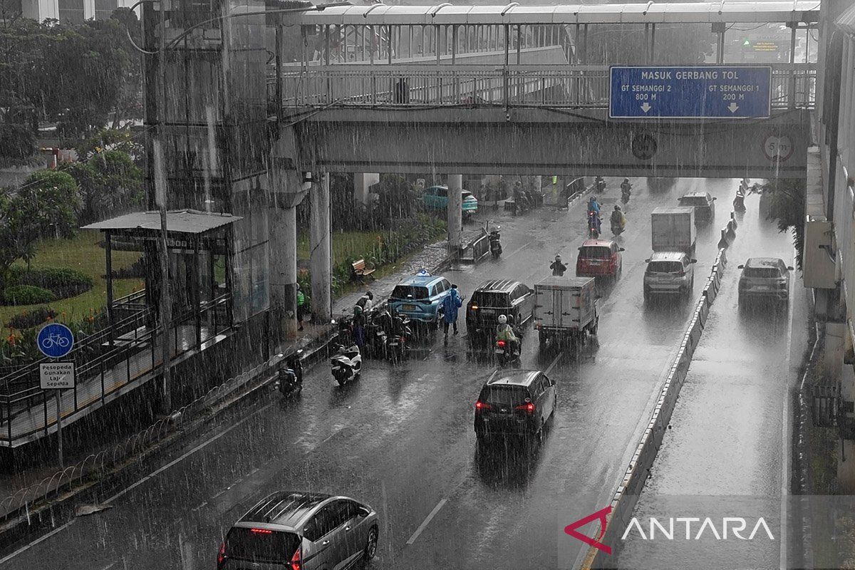 Warga Bandung Siap-siap Payung! BMKG Prediksi Hujan Guyur Kota Kembang Hari Ini