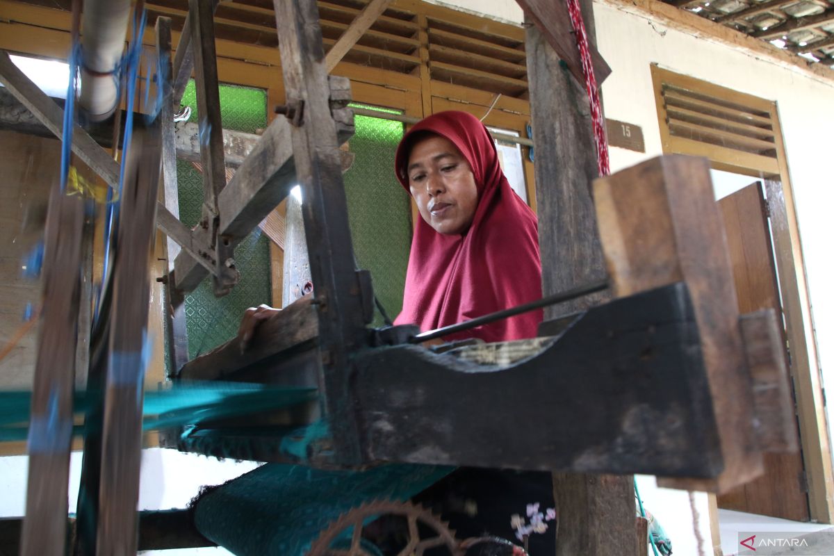 OJK sebut kinerja kredit UMKM tunjukkan indikasi perbaikan