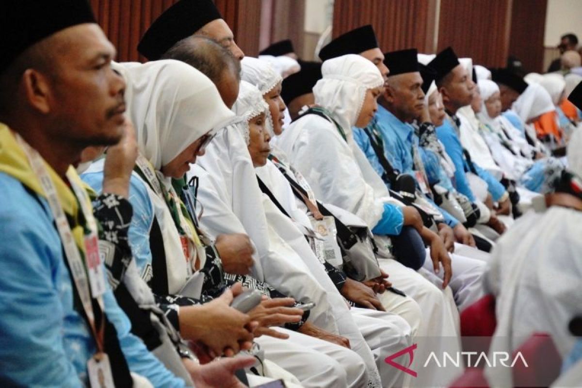 PPIH Medan: dua calon haji disuntik vaksin polio berangkat kloter 17